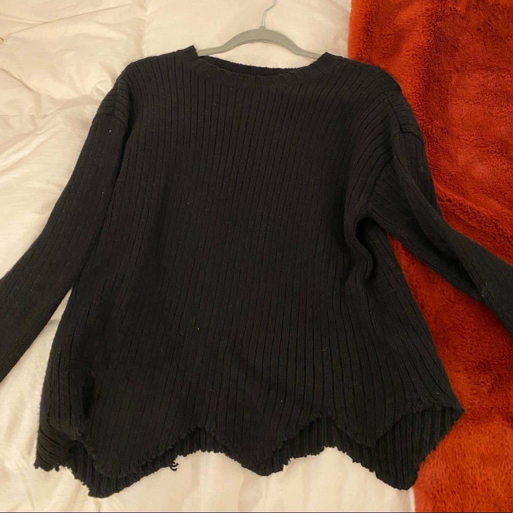 Philanthropy sweater w edgy cut